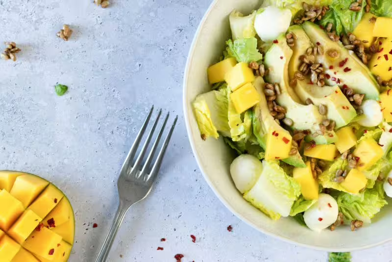 Mango and mozzarella salad with caramelized sunflower seeds