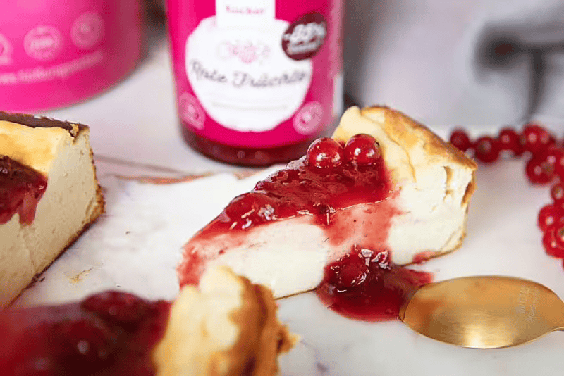 Low-carb crustless cheesecake