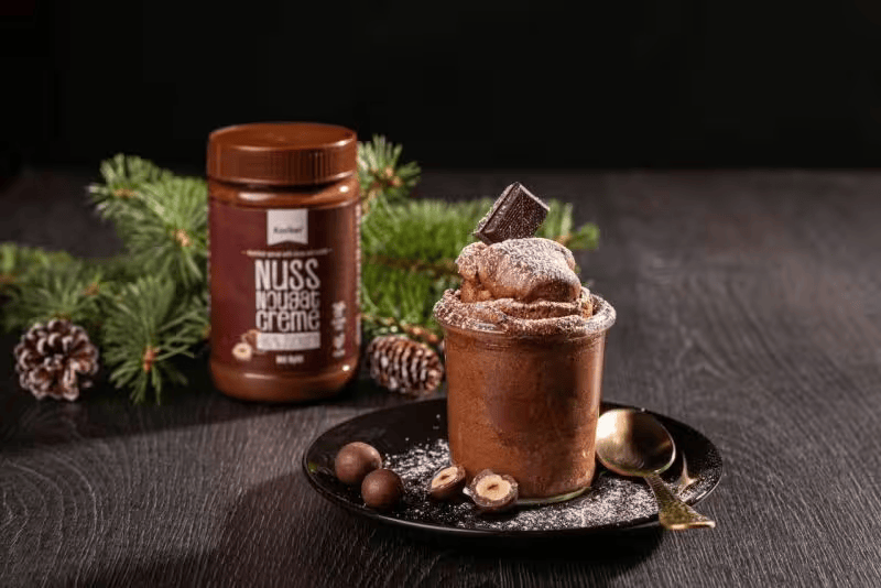 Low-carb chocolate soufflé with 2 ingredients