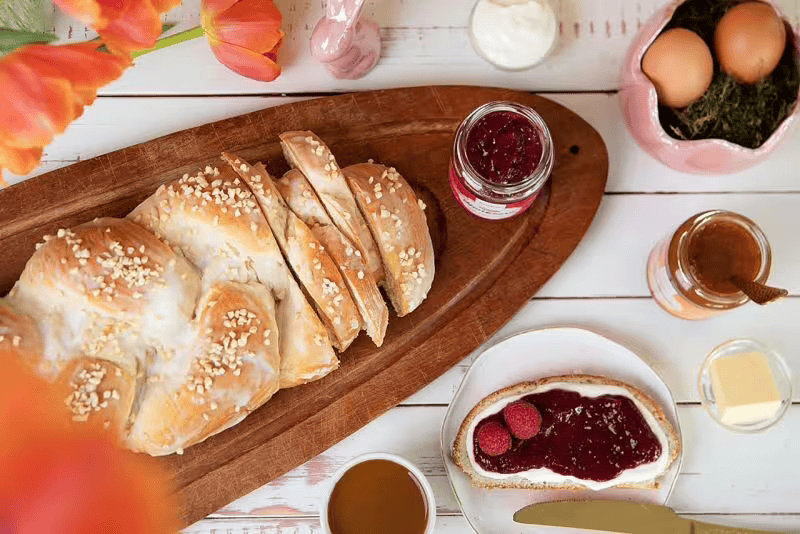 Easter sweet bread - yeast dough with Xucker