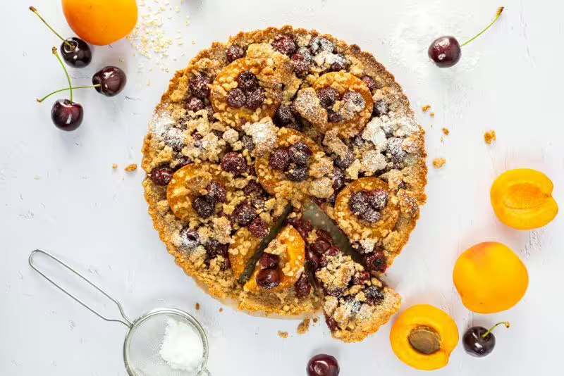 Fruit crumble cake