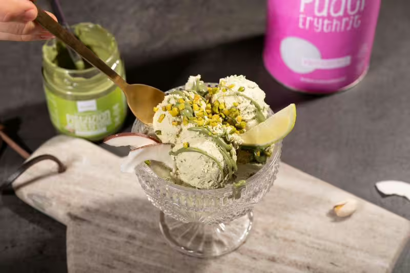 Vegan pistachio coconut ice cream from the ice cream maker – low in sugar